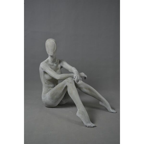 ALIX abstrakte Damenfigur Pos. 18, Raw-Lackierung, sitzend
