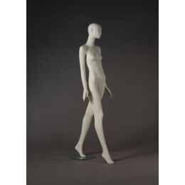 Weibliche elfenbeinweiße Schaufensterfigur MILOS 8 semiabstrakt inkl. runder Glasbodenplatte mit Fuß- und Wadendorn